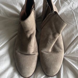 Sam Edelman “Petty” Suede Ankle Booties Sz 9